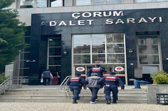 12 yıl hapis cezasıyla aranan şahıs JASAT’tan kaçamadı Çorum’da hakkında kesinleşmiş 12 yıl 6 ay hapis cezası bulunan