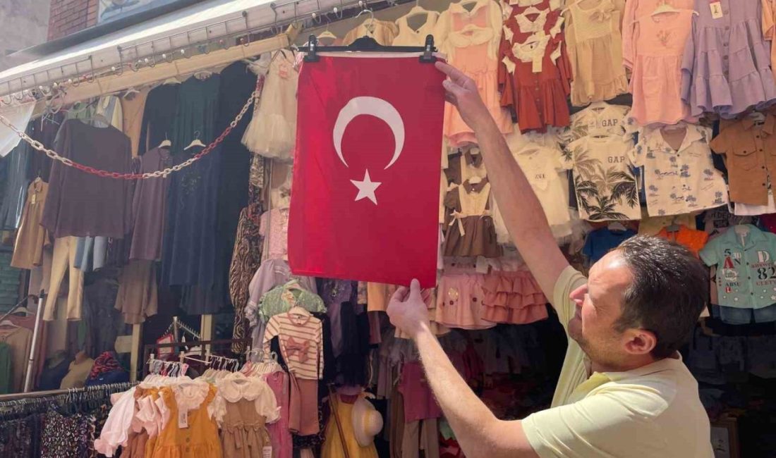 19 Mayıs’ta dükkânlar Türk bayraklarıyla donatıldı Eskişehir’de 19 Mayıs Atatürk’ü Anma, Gençlik ve Spor Bayramı nedeniyle
