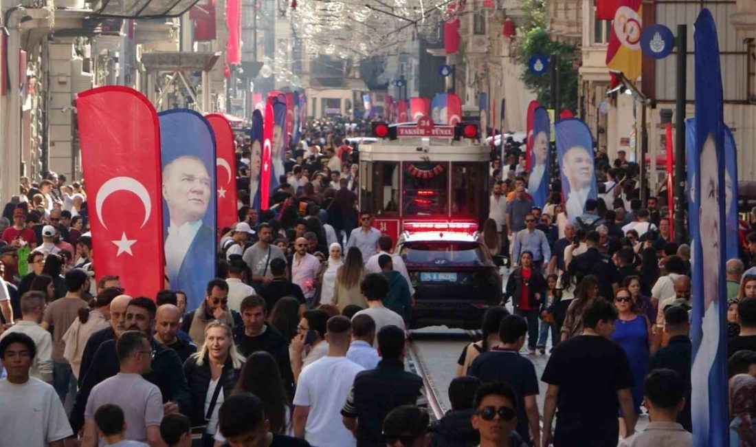 19 Mayıs’ta Taksim Meydanı ve çevresi Türk bayraklarıyla donatıldı Beyoğlu Taksim Meydanı ve İstiklal Caddesi, 19 Mayıs Atatürk’ü Anma