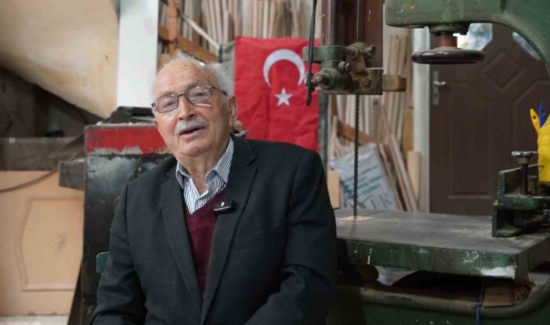 Bursa’nın İznik ilçesinde dünyaya gelen Abdullah Çolak, 12 yaşında babasını
