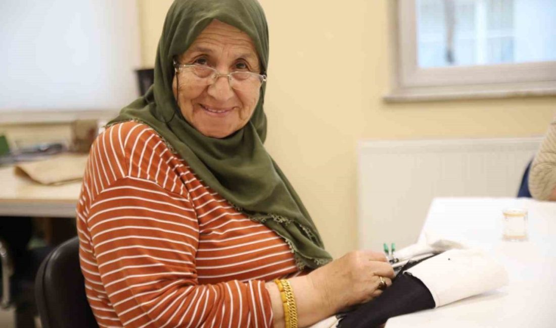 Gaziantep’te Şahinbey Belediyesi Yaşar Torun Gençlik Merkezinde gönüllü el işi