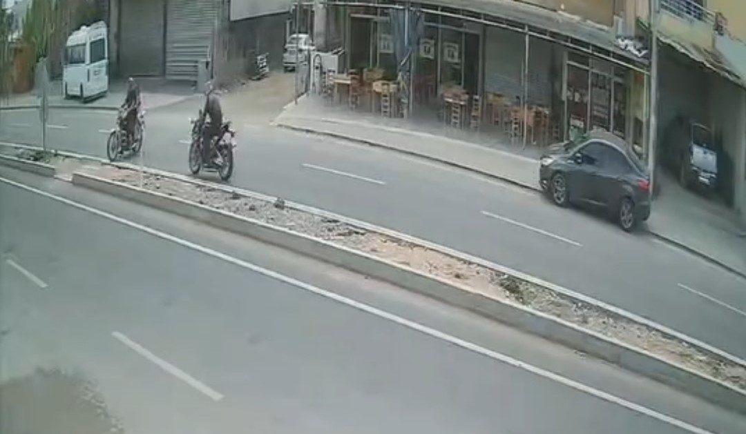 Adana’da bir motosikletin diğerine çarptığı ve 2’si ağır 3 kişinin