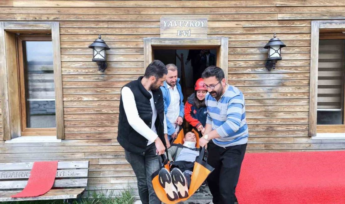 AFAD’dan huzurevi sakinlerine hayat kurtaran eğitim Artvin’de AFAD tarafından huzurevinde yaşlılar ve personele yönelik afet bilinci