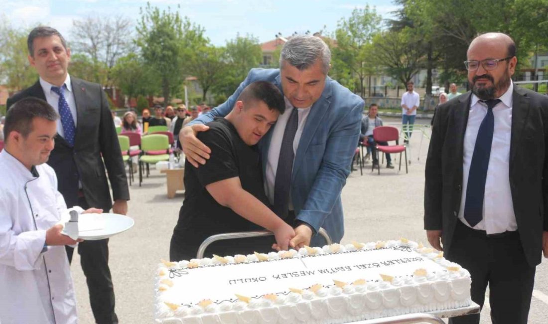 Afyonkarahisar’da bir dilim mutluluk etkinliği Engelliler Haftası dolayısıyla Özerler Özel Eğitim Meslek Okulu tarafından düzenlenen
