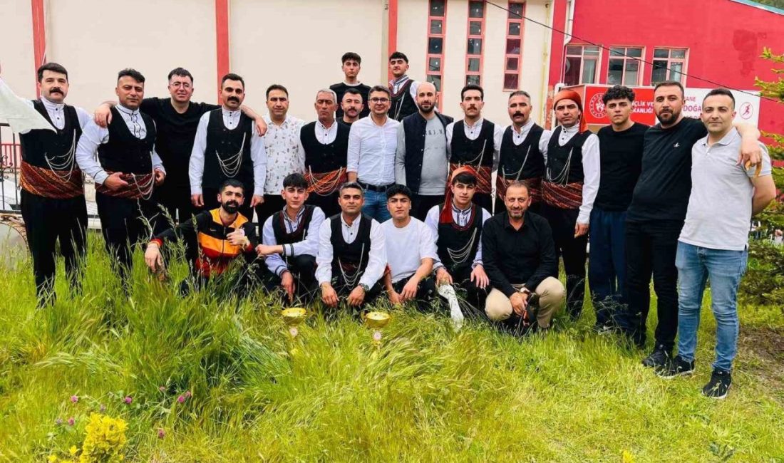 Ağrı ekibi halk oyunları bölge finallerinde birinci oldu Gümüşhane’de düzenlenen halk oyunları bölge finallerinde Ağrı Halk Eğitimi Merkezi