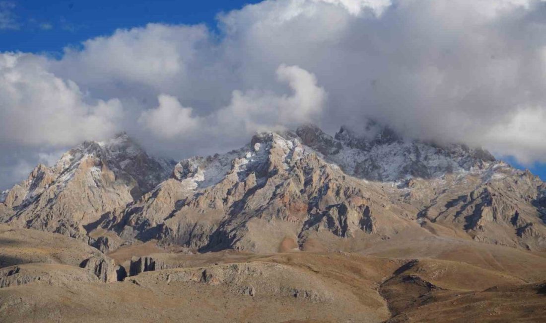 Niğde’nin Aladağlar bölgesinde zirve tırmanışı yapan bir grup dağcı, kamp