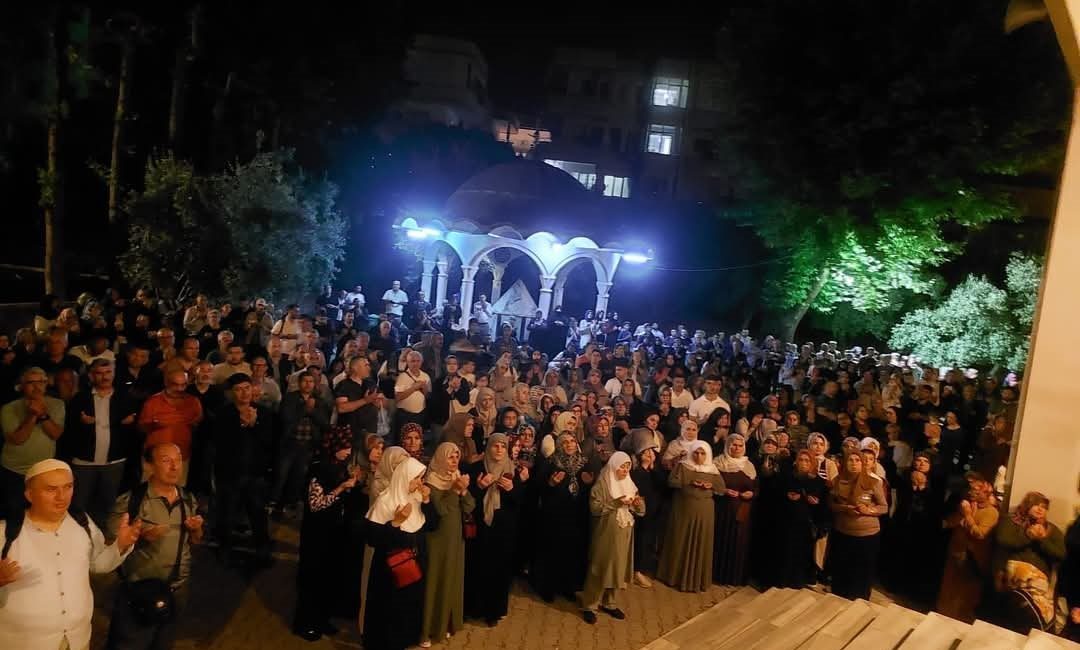 Alanya’da hacı adayları kutsal topraklara dualar ile uğurlandı Alanya’dan kutsal topraklara gidecek hacı adayları dualarla uğurlandı. Diyanet İşleri