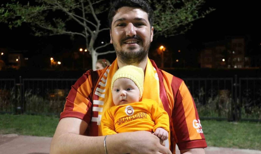 Amasya’da Galatasaraylı çift, 25. şampiyonluğu 52 günlük bebekleriyle kutladı Amasya’da Galatasaray taraftarı çift, takımlarının 25. şampiyonluğunu 52 günlük bebekleriyle