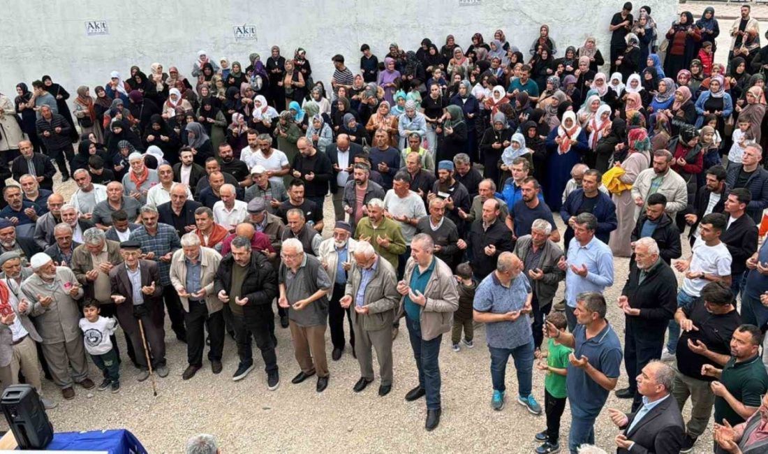 Amasya’nın Suluova ilçesinden kutsal topraklara gidecek hacı adayları dualarla uğurlandı.