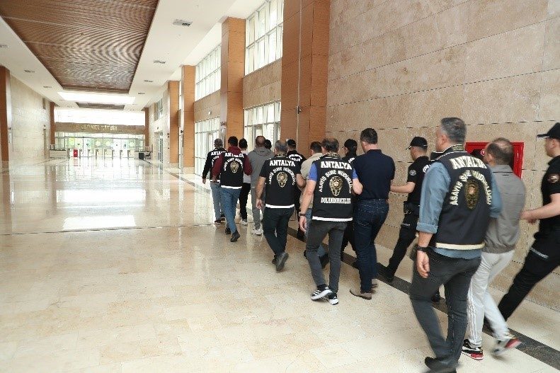 Antalya’da 2 haftada 3 bin 790 kişi yakalandı Antalya’da son iki haftada yapılan asayiş uygulamalarında 502 binin üzerinde