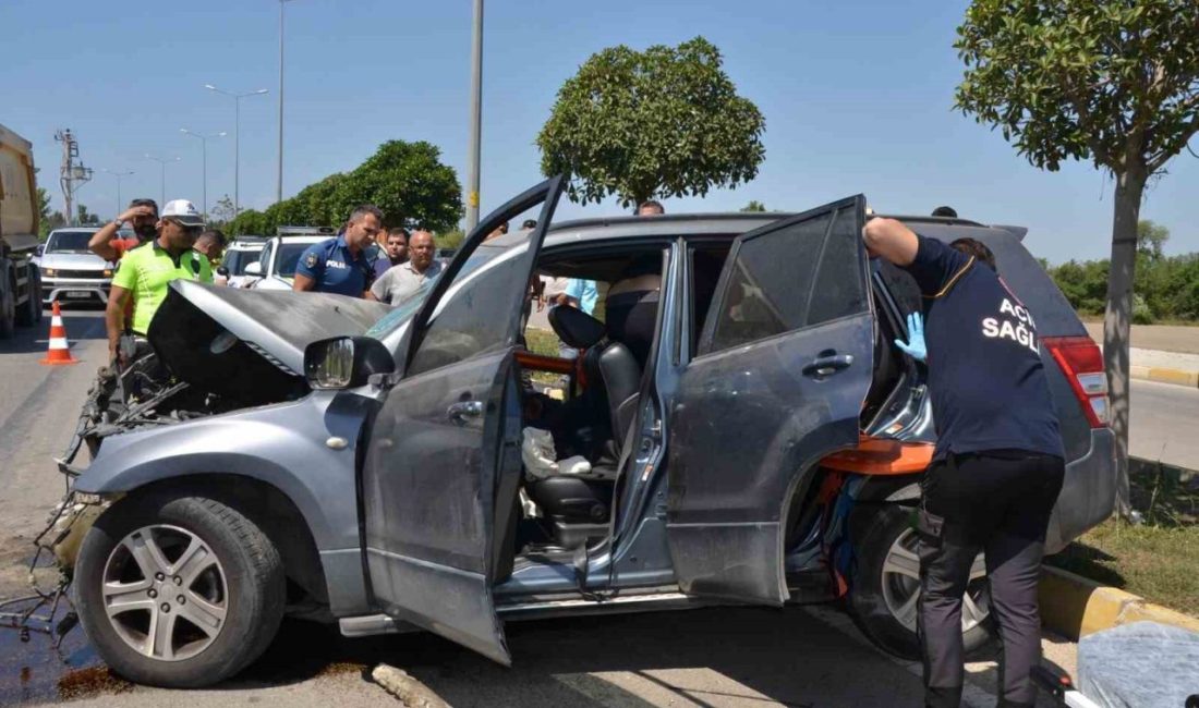 Antalya’da iş makinesi ile çarpışan otomobildeki sürücü ve eşi yaralandı Antalya’nın Serik ilçesinde otomobil ile iş makinesinin karıştığı kazada 2