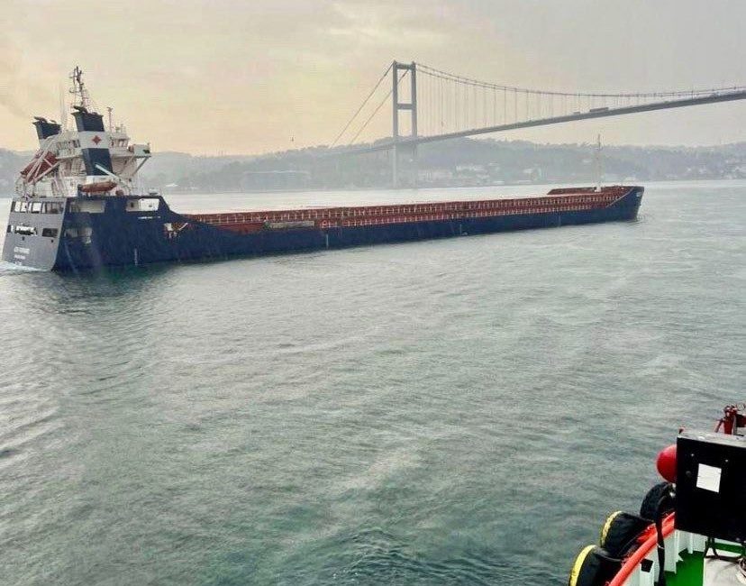 Rusya’dan Mısır’a seyir halindeyken İstanbul Boğazı Arnavutköy önlerinde dümen arızası