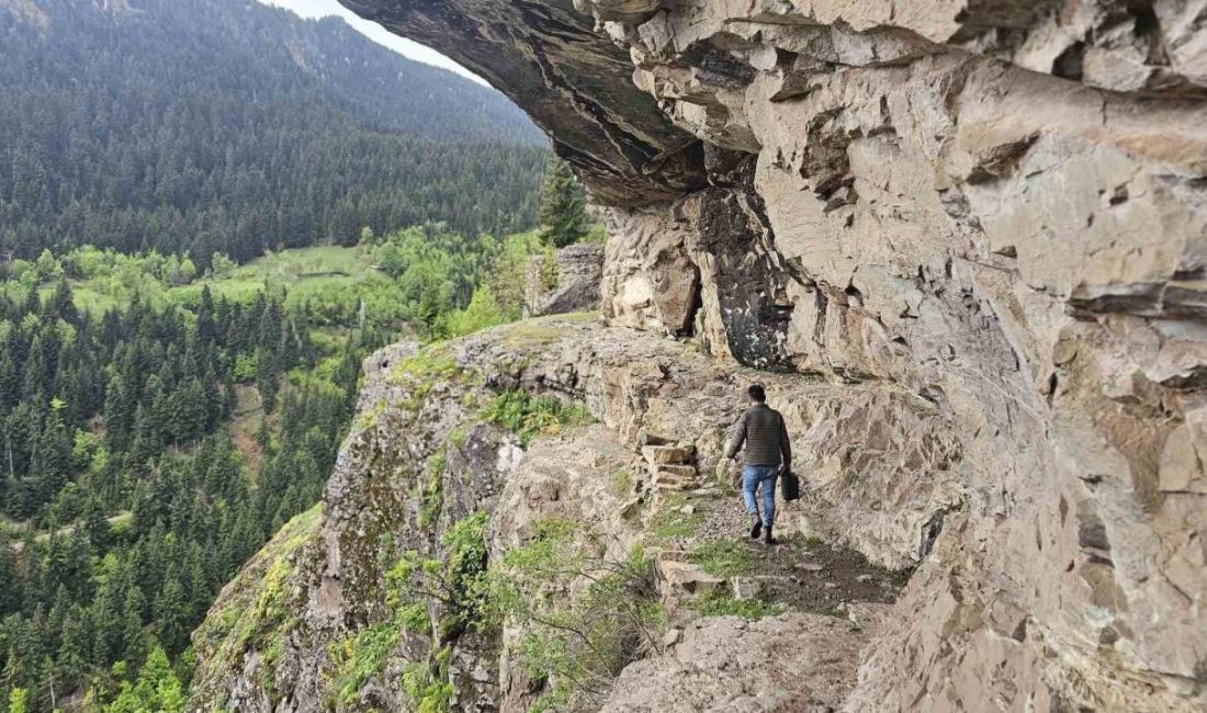 Artvin’de tarihi ticaret yolu drone ile görüntülendi Artvin’de Orta Çağ’dan kalma tarihi ticaret yolu drone ile görüntülendi.