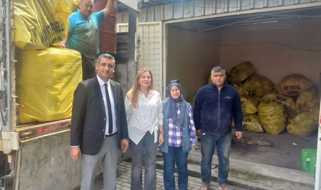 Aydın’da “Atıkları toplayalım, geleceğe nefes olalım” projesi sürüyor Aydın’da Tarım İl Müdürlüğü tarafından yürütülen “Atıkları toplayalım, geleceğe nefes