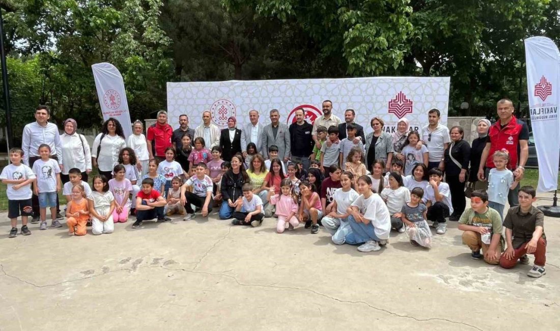 Aydın’da burs alan çocuklara şenlikli sürpriz Aydın Vakıflar Bölge Müdürlüğü, sosyal sorumluluk çalışmaları kapsamında burs desteği