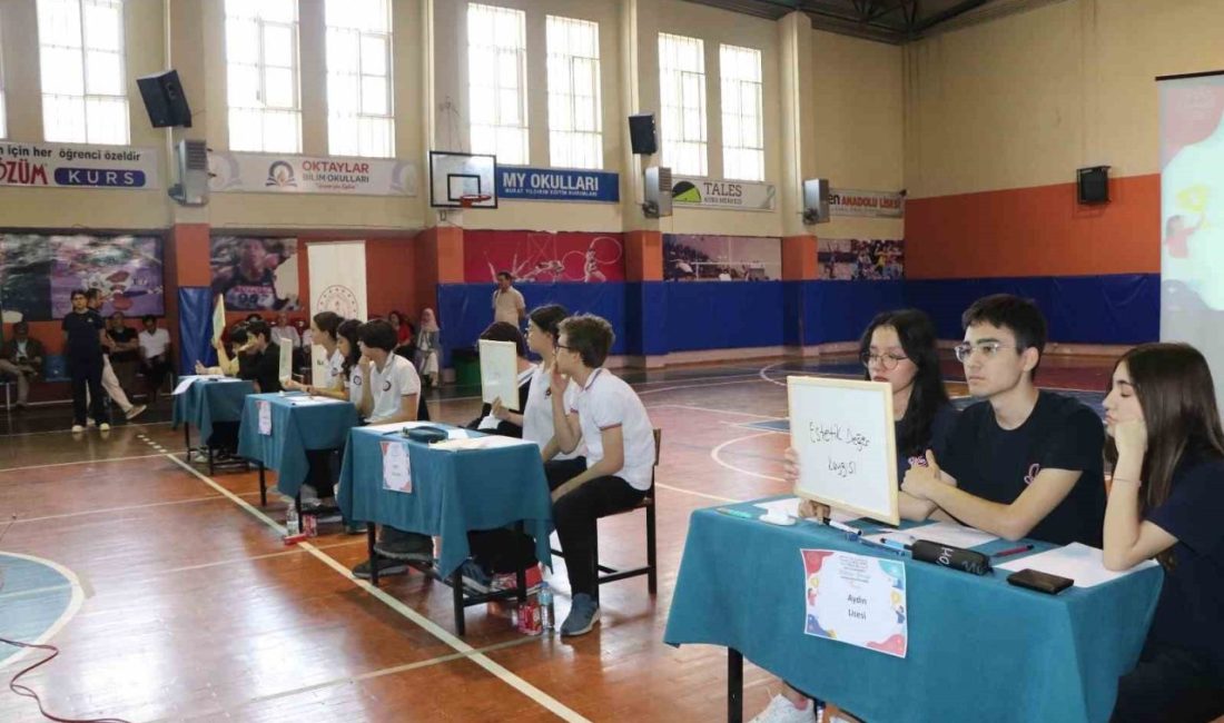 Aydın’ın Efeler ilçesinde gerçekleştirilen bilgi yarışmasında 12 okulun öğrencileri kıyasıya
