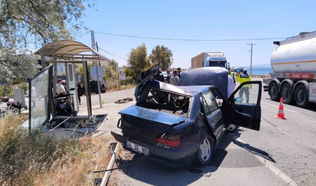 Ayvalık’ta makas faciası: 4 yaralı Balıkesir’in Ayvalık ilçesinde 4 aracın karıştığı zincirleme trafik kazasında 4