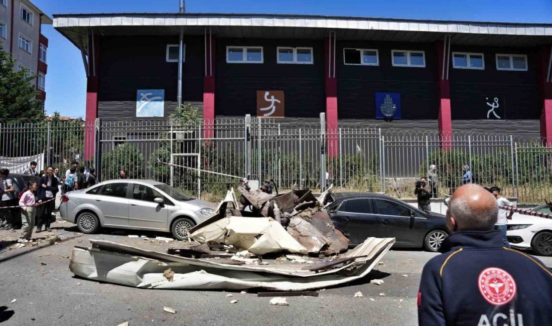 Bağcılar’da patlama sırasında yaşananlar kamerada Bağcılar’da kaçak ütü paket atölyesinde patlama sırasında yaşananlar kameraya yansıdı.