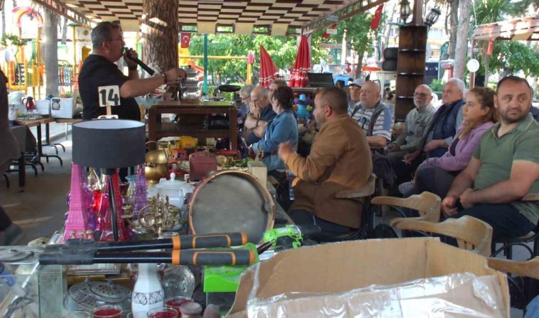 Balıkesir’de ikinci el mezadı ilgi gördü Balıkesir’in Burhaniye ilçesinde düzenlenen ikinci el mezadı ilgi görüyor. Şehit