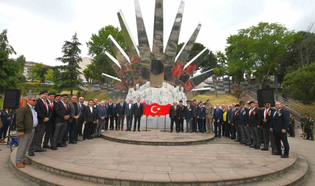 16 Mayıs 1919 tarihinde düşman işgaline karşı Alacamescit’te bir araya