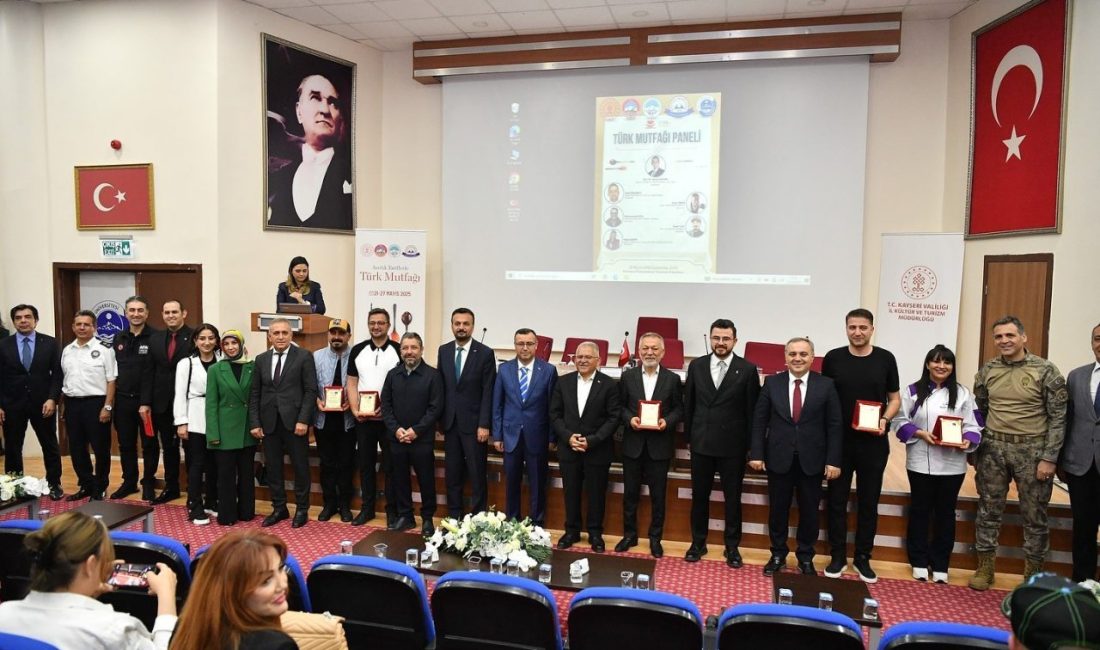 Başkan Büyükkılıç, Asırlık Tariflerle Türk Mutfağı programına katıldı Kayseri Büyükşehir Belediye Başkanı Dr. Memduh Büyükkılıç, Erciyes Üniversitesi Turizm