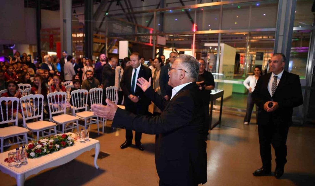 Kayseri Büyükşehir Belediye Başkanı Dr. Memduh Büyükkılıç, Kayseri Bilim Merkezi’nde