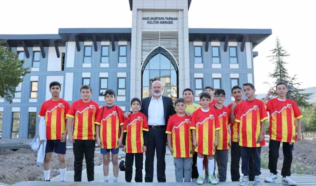 Kocasinan Belediye Başkanı Ahmet Çolakbayrakdar; açılışa gün sayan ve içerisinde