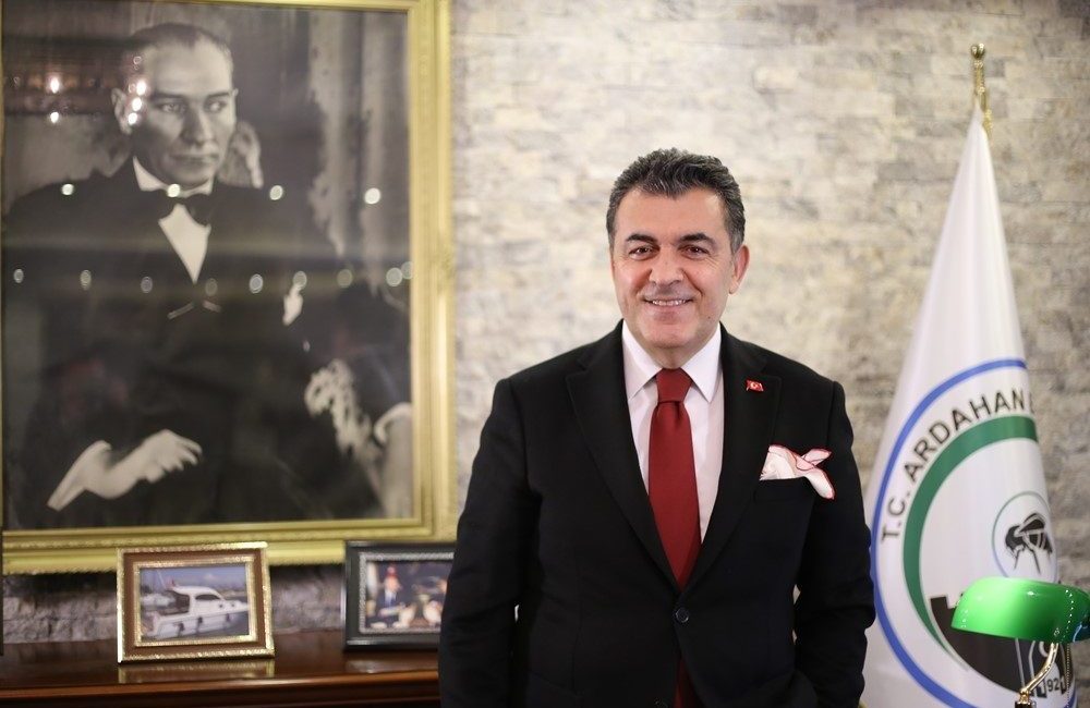 Başkan Demir’den 19 Mayıs mesajı Ardahan Belediye Başkanı Faruk Demir, 19 Mayıs Atatürk’ü Anma ve
