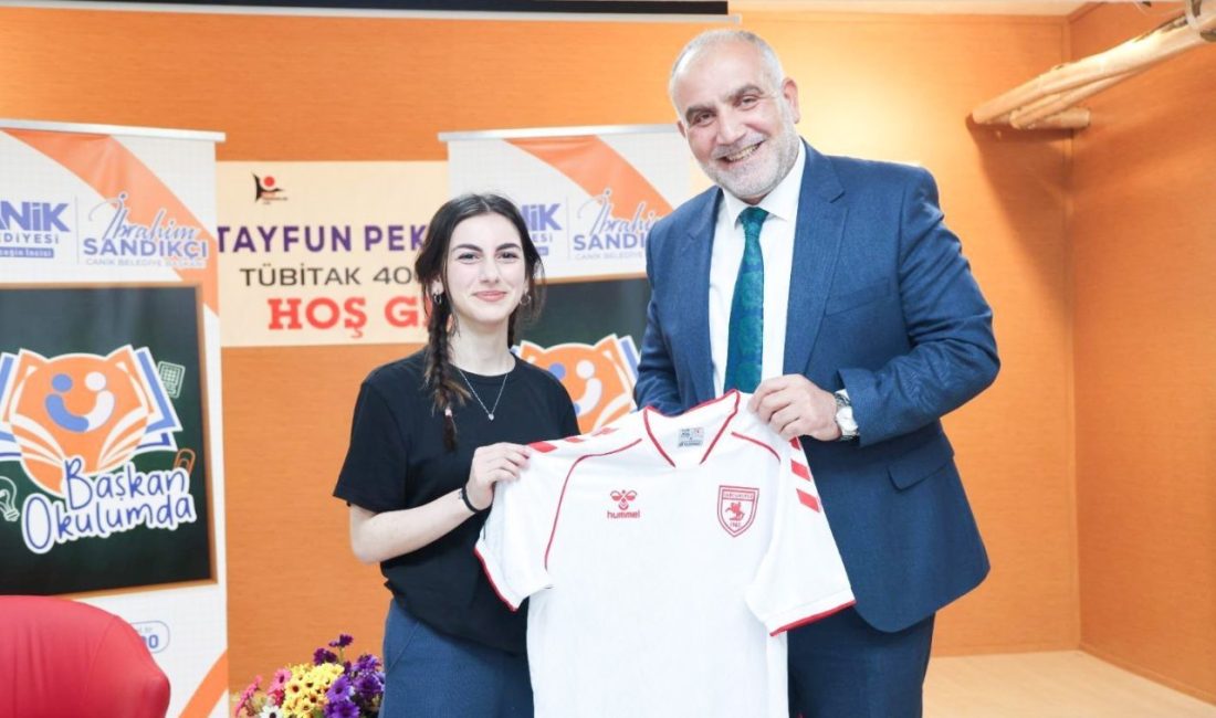 Samsun’un Canik Belediye Başkanı İbrahim Sandıkçı, geleceğin teknolojileriyle tanışmaları için
