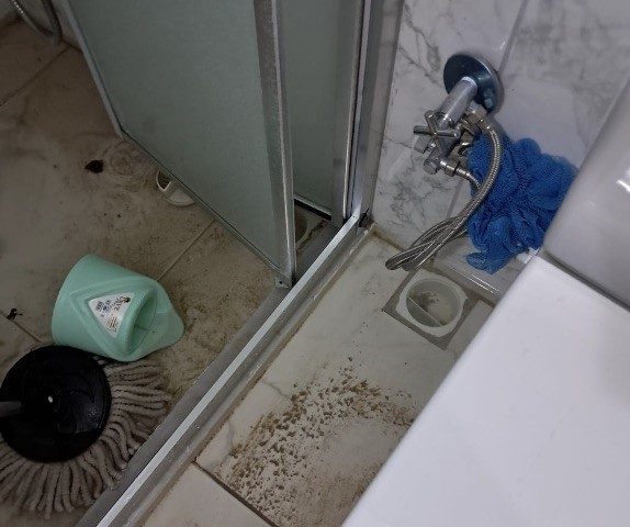 Balıkesir’in Gönen ilçesinde etkili olan sağanak yağış, altyapı yetersizliklerini bir