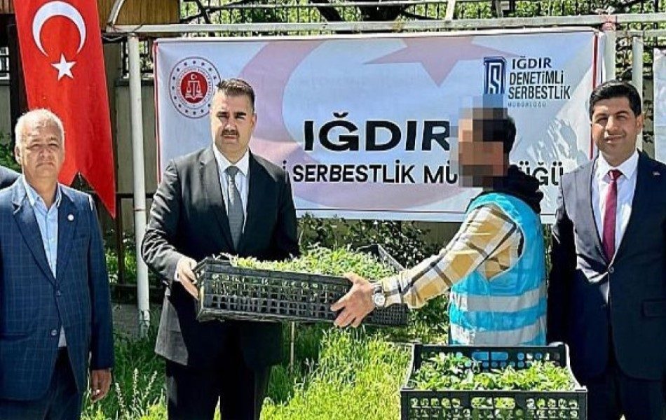 Başsavcı Dede: “Yeşeren umutlar bahçesi” örnek bir projedir Iğdır Cumhuriyet Başsavcılığı Denetimli Serbestlik Müdürlüğü, sosyal sorumluluk bilinciyle “Toprağa