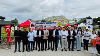 Batman’ın Kozluk ilçesi Yanıkkaya ortaokulunda öğrenciler, TÜBITAK 4006 bilim fuarında