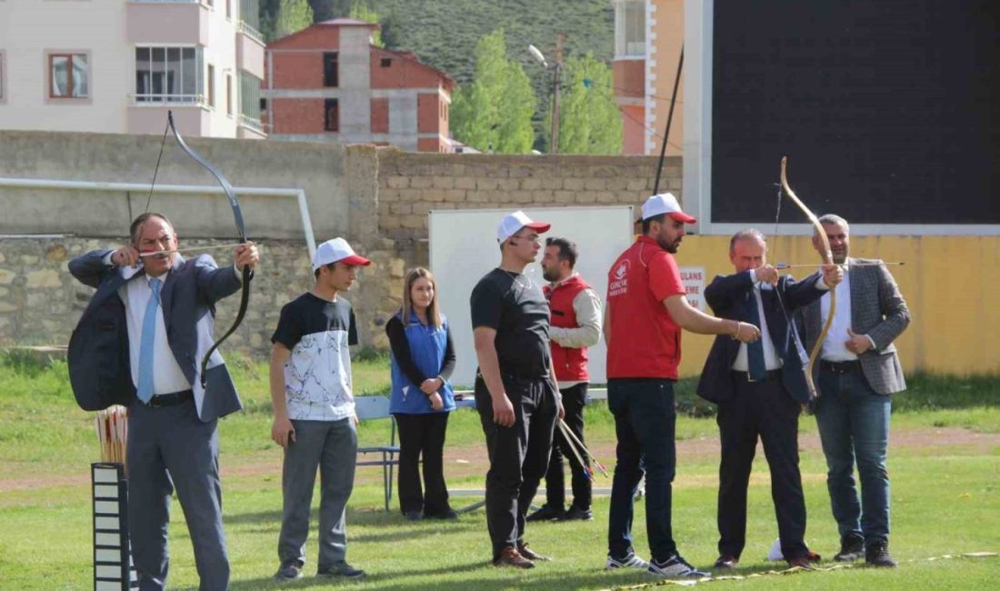 Bayburt’ta Gençlik Haftası etkinlikleri çerçevesinde okçuluk turnuvası düzenlendi. Genç Osman