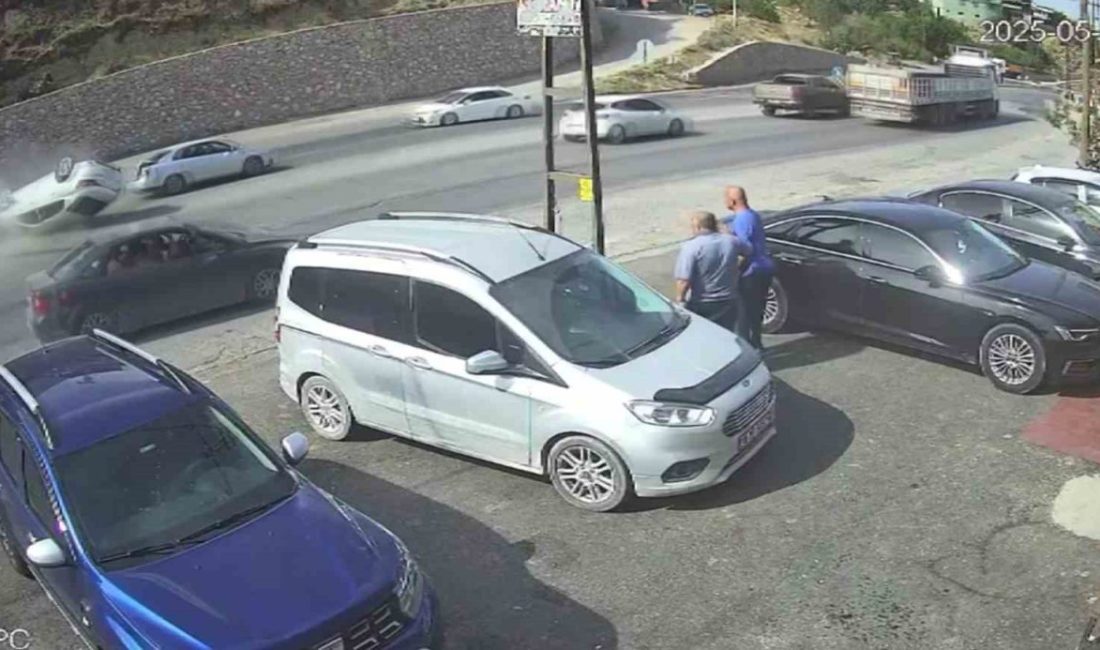 Belen’de otomobilin takla attığı anlar kamerada Hatay’ın Belen ilçesinde 1 kişinin yaralandığı kazada otomobilin takla attığı