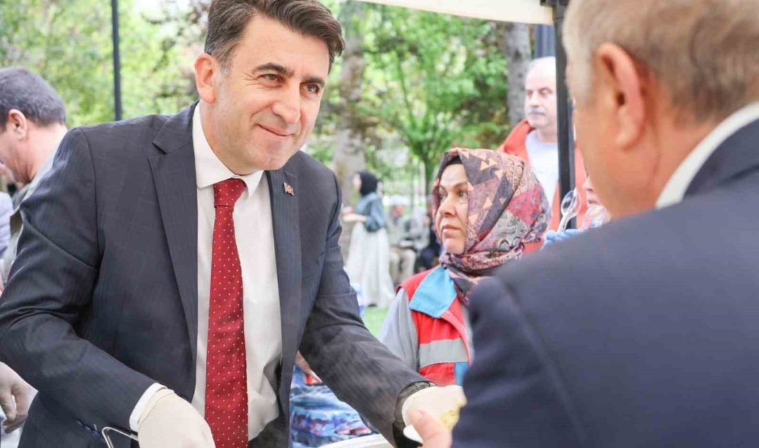 Bilecik Valisi Şefik Aygöl, her Cuma günü olduğu gibi bu