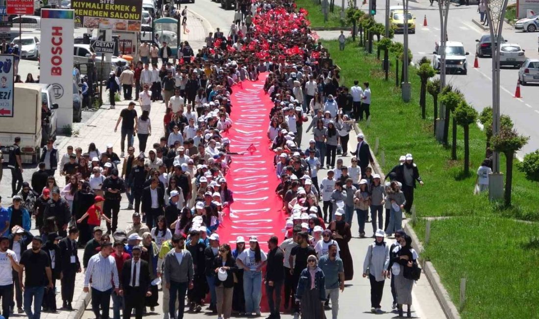 Bitlis’te Gençlik Festivali ve Kitap Fuarı başladı Bitlis’te 19 Mayıs Atatürk’ü Anma ve Gençlik ve Spor Bayramı