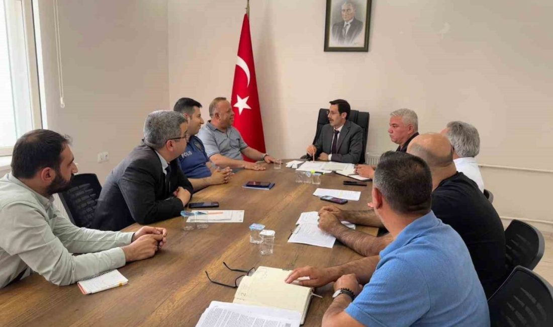 Bozdoğan’da sokak hayvanları değerlendirme toplantısı yapıldı Bozdoğan Kaymakamı Yunus Emre Polat başkanlığında, Belediye Başkanı Mustafa Galip
