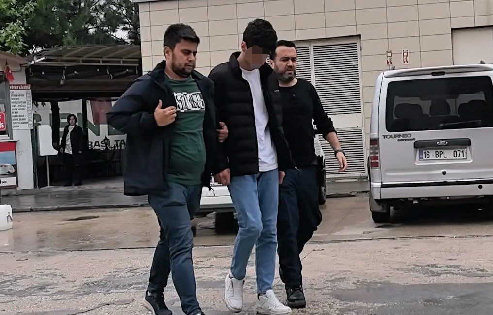 Bursa’nın İnegöl ilçesinde meydana gelen olayda arkadaşıyla şakalaşırken 17 yaşındaki
