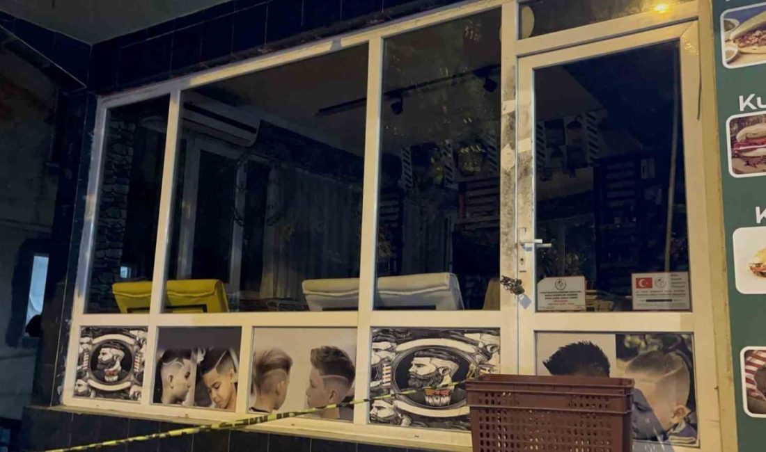 Bursa’da berber dükkanına silahlı saldırı: 1 ölü Bursa’nın Osmangazi ilçesinde kimliği belirsiz maskeli şüpheli, berber çırağını silahla