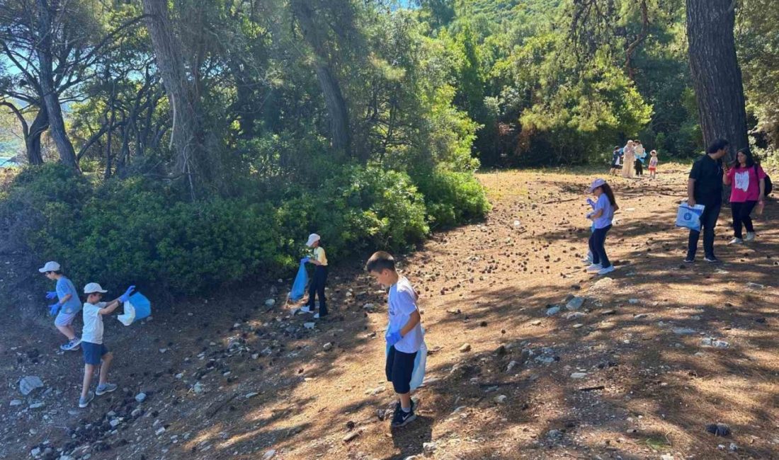 Aydın’ın Kuşadası ilçesinde bulunan Milli Park’ı ziyaret eden ilkokul öğrencileri
