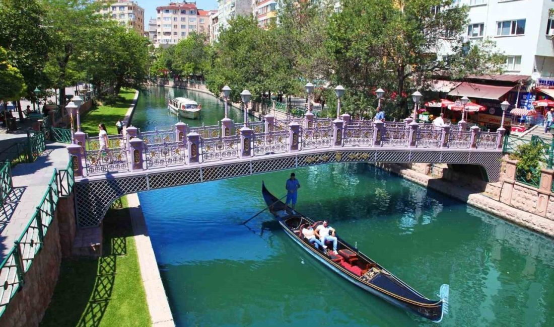 Büyükşehir Belediyesinden 19 Mayıs düzenlemesi Eskişehir Büyükşehir Belediyesi, 19 Mayıs Atatürk’ü Anma Gençlik ve Spor