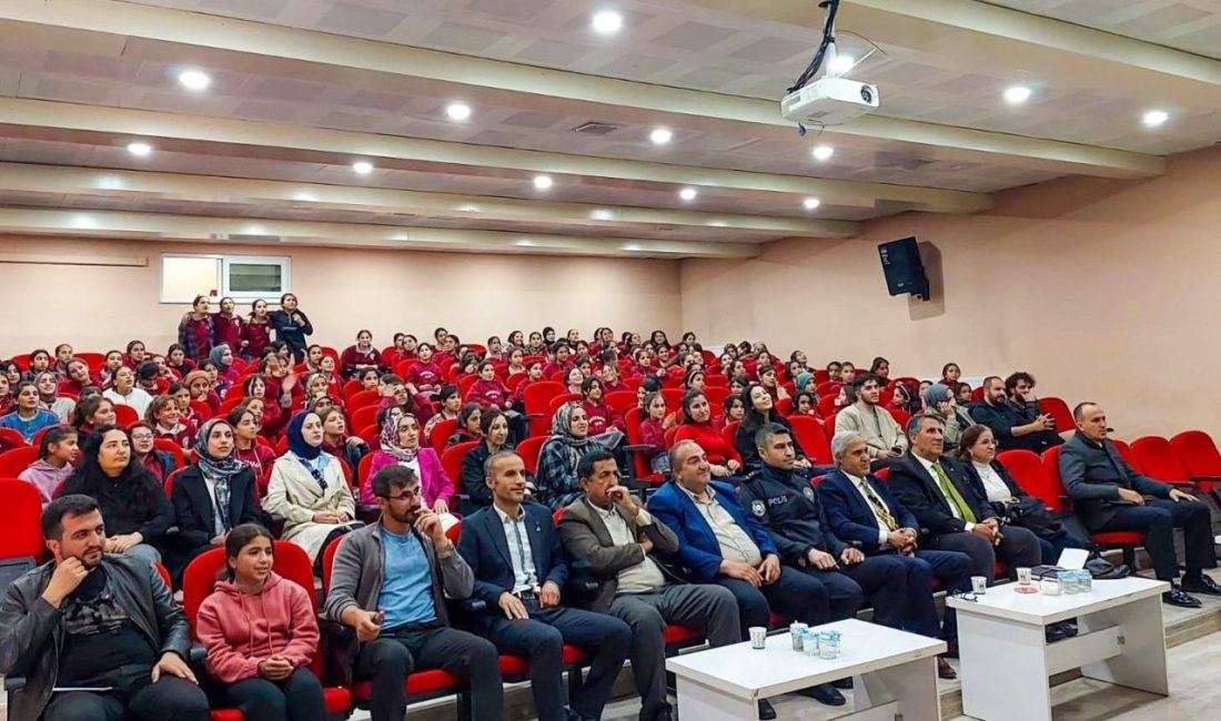 Büyükşehir konservatuvarı ilçe konserlerine Bahçesaray’da start verdi Van Büyükşehir Belediyesi Konservatuvarı, 13 ilçede düzenleyeceği konserlerin ilkini Bahçesaray