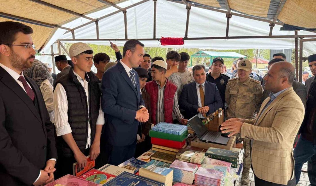 Çaldıran’da “Kitap Fuarı” açıldı Van’ın Çaldıran Müftülüğü ve Türkiye Diyanet Vakfı Van Kitabevi tarafından