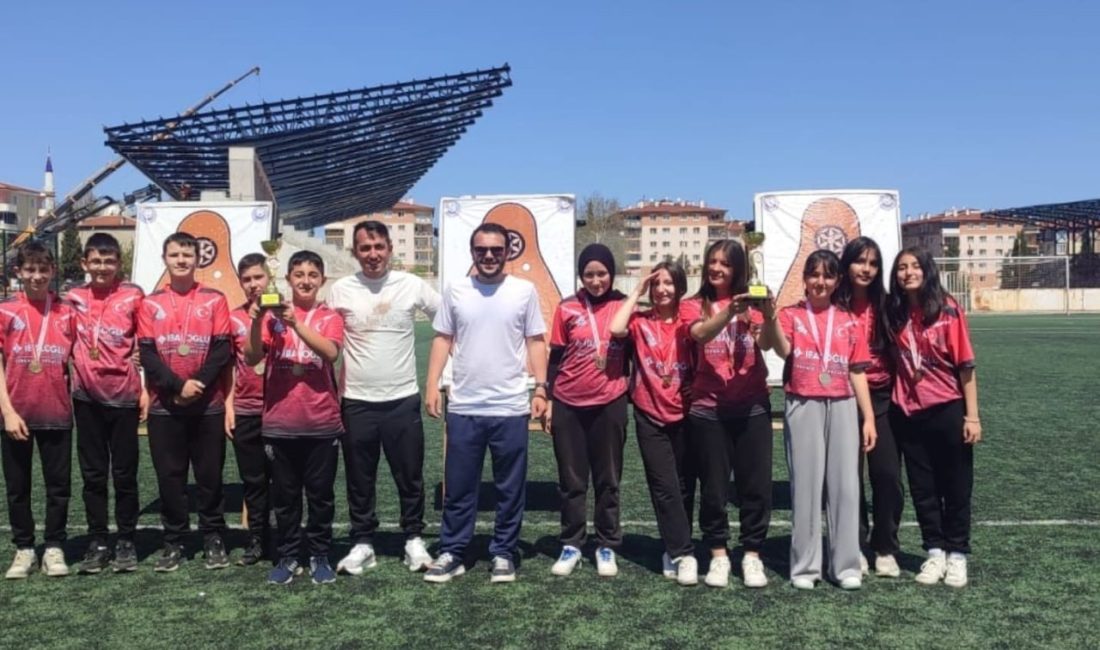 Çaltı Ortaokulu’ndan büyük başarı Söğüt ilçesinde bulunan Çaltı Ortaokulu, Geleneksel Türk Okçuluğu müsabakalarında Yıldız