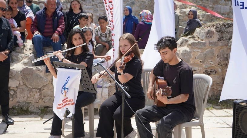 DENİZLİ (İHA) – Denizli’nin Çardak ilçesinde düzenlenen Bilim, Kültür ve