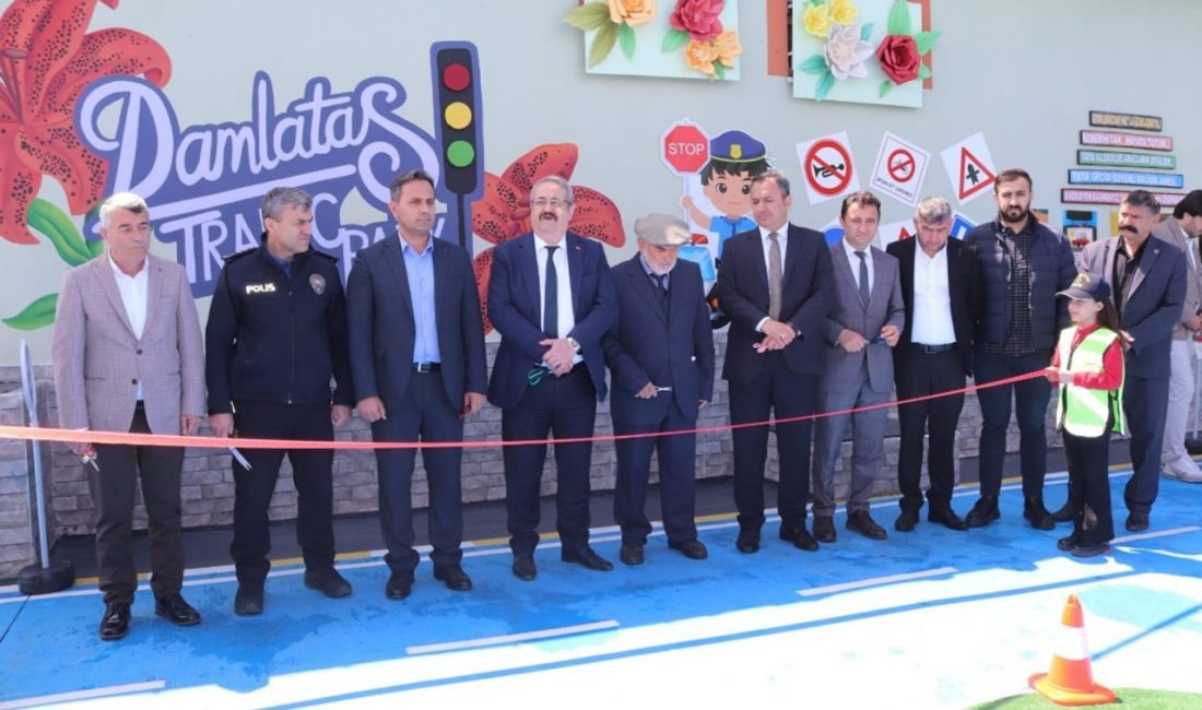 Çarşamba’da trafik bilinci için örnek proje Samsun’un Çarşamba ilçesinde Damlataş İlkokulu tarafından hayata geçirilen “Çocuk Trafik