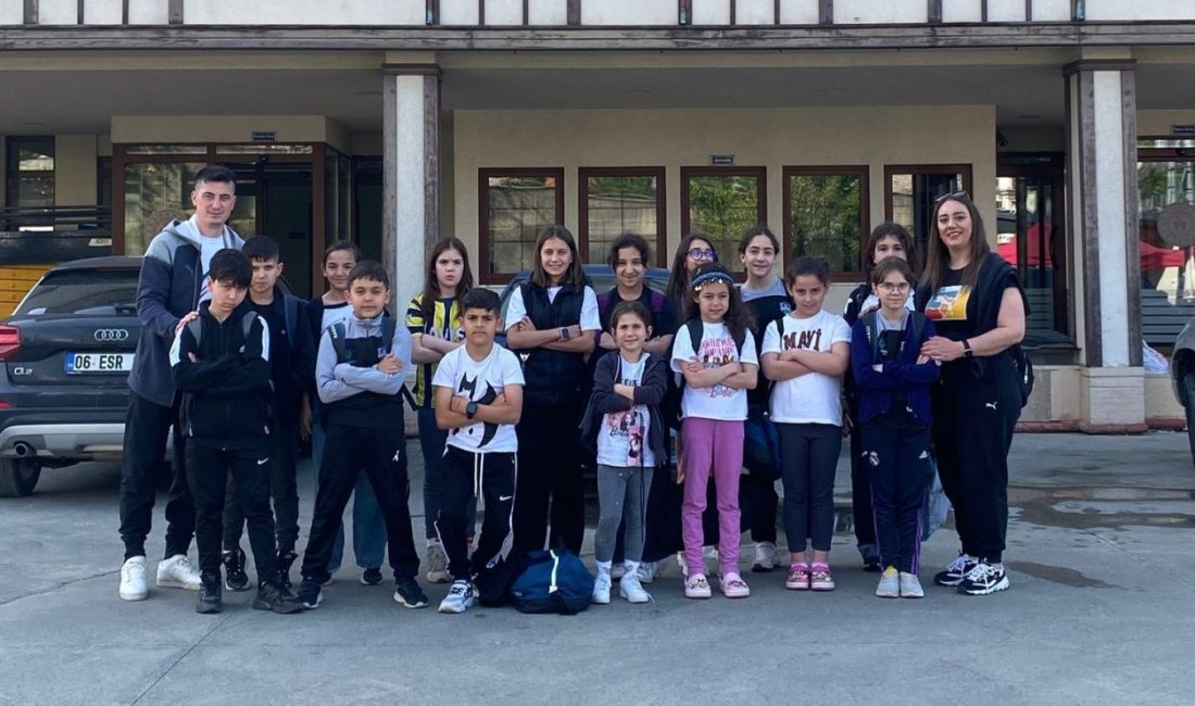 Çayırova Belediyesi Eğitim Spor Kulübü (ÇESK) yüzme sporcuları, Rize’de düzenlenen