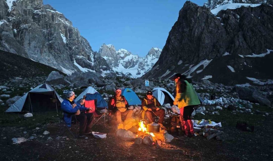 Cennet ve Cehennem Vadisi’nde kamp dönemi başladı Hakkari’nin doğa harikalarından biri olan Cennet ve Cehennem Vadisi, bu