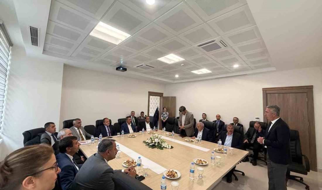 Çevre şehircilikte belediye başkanları ile toplantı düzenlendi Erzincan Çevre, Şehircilik ve İklim Değişikliği İl Müdürlüğü toplantı salonunda