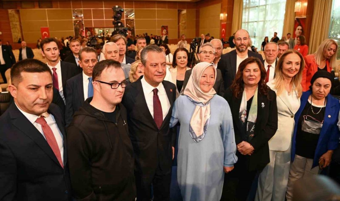 CHP Genel Başkanı Özel, Kuşadası’nda otizmli bireyler ve aileleri ile buluştu Cumhuriyet Halk Partisi (CHP) tarafından Engelliler Haftası nedeniyle Kuşadası’nda düzenlenen